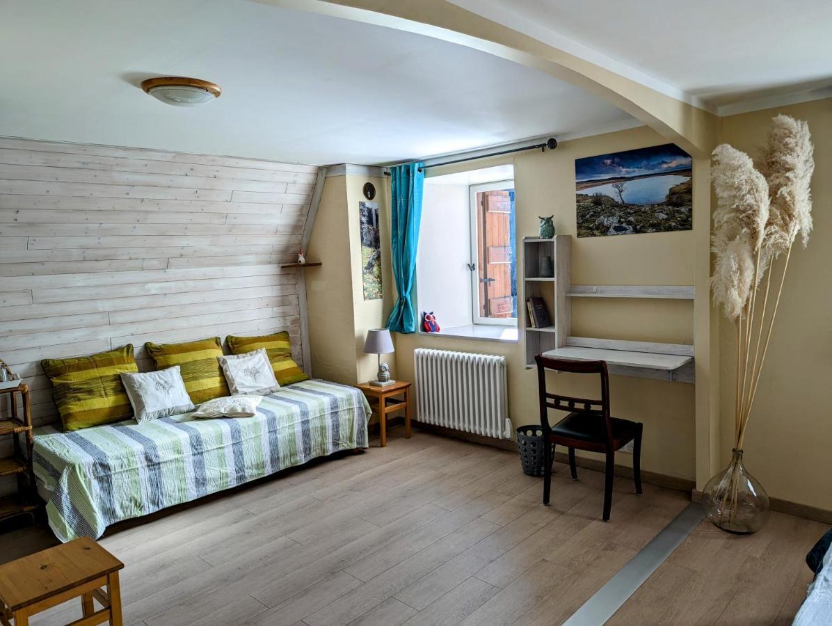 Chambres D'Hotes Le Lepadou-Bas Сен-Шелі-д'Обрак Екстер'єр фото